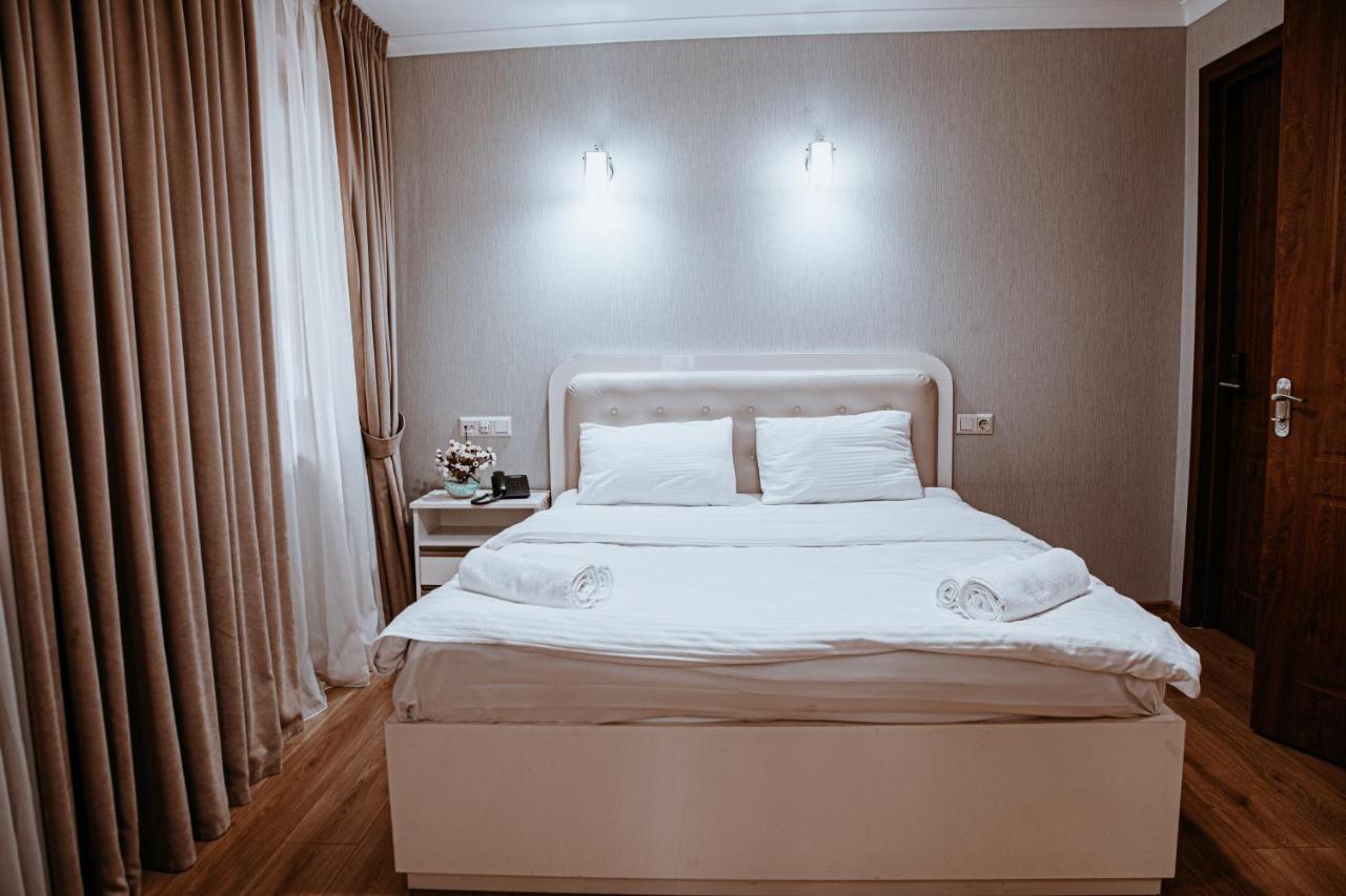 Sama Grand Hotel Тбилиси Экстерьер фото