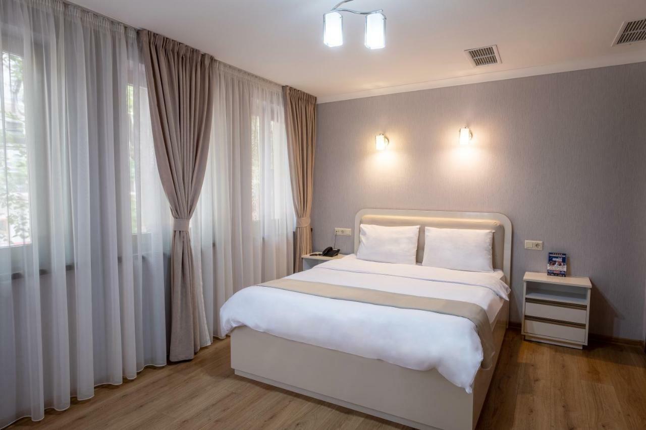 Sama Grand Hotel Тбилиси Экстерьер фото